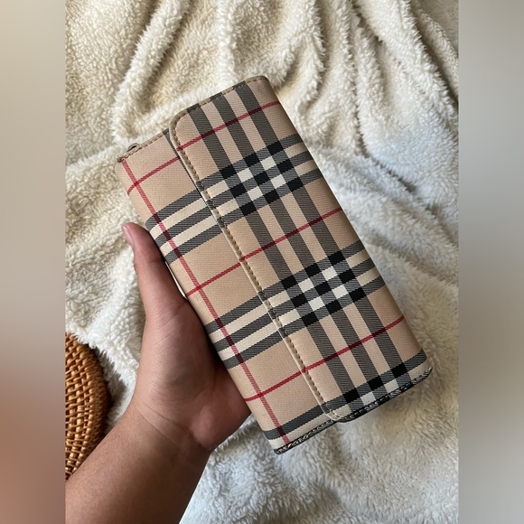 Burberry inspired long wallet - Picture 3 of 7